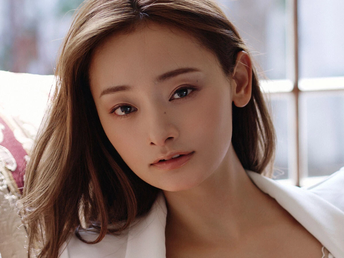 ミュージカルや2.5次元舞台で活躍する 9頭身美女・美麗(みれい)の初デジタル写真集が予約開始! 限定カット&メイキング特典も